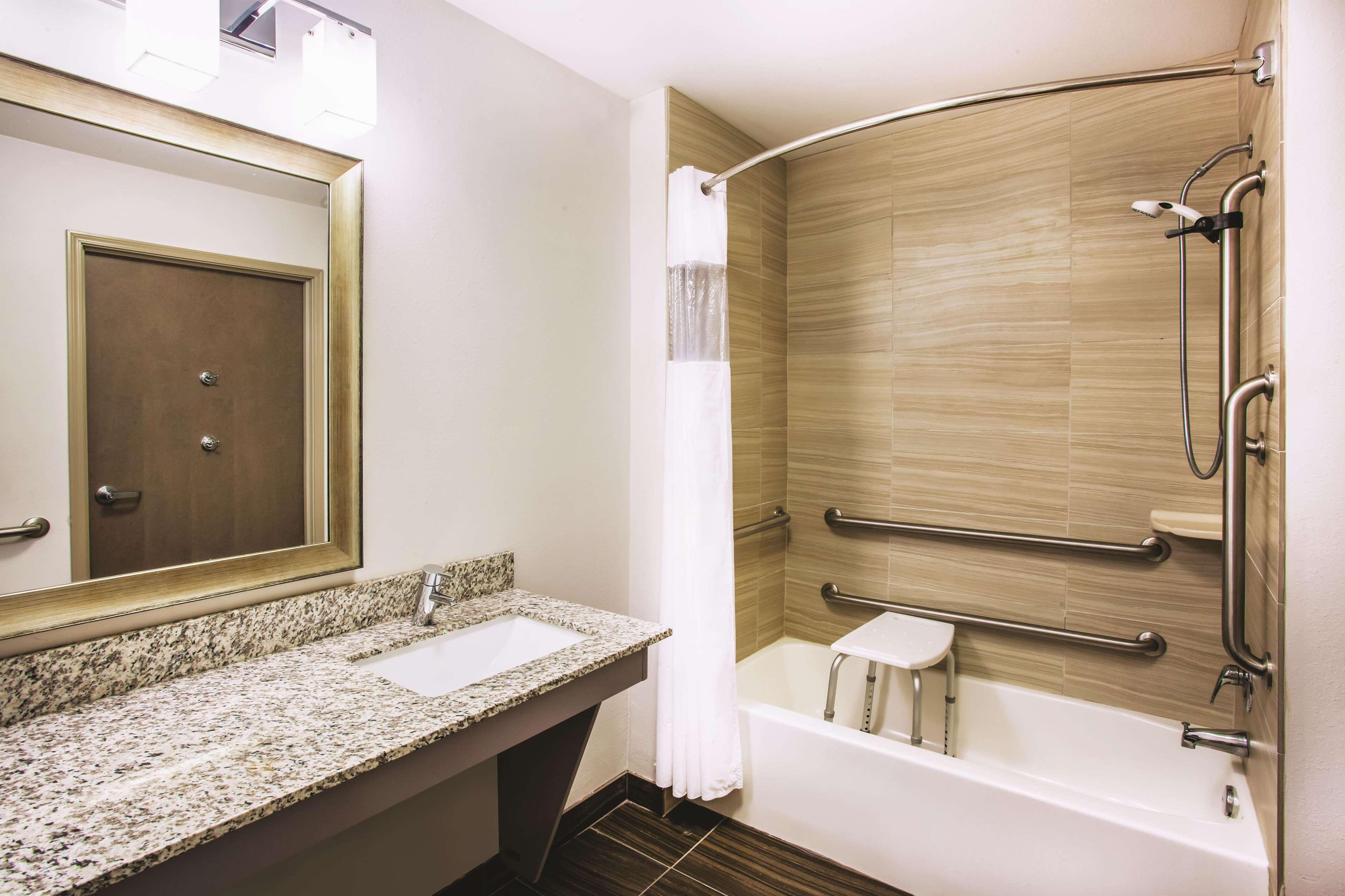 La Quinta By Wyndham St. Paul-Woodbury Hotel Ngoại thất bức ảnh