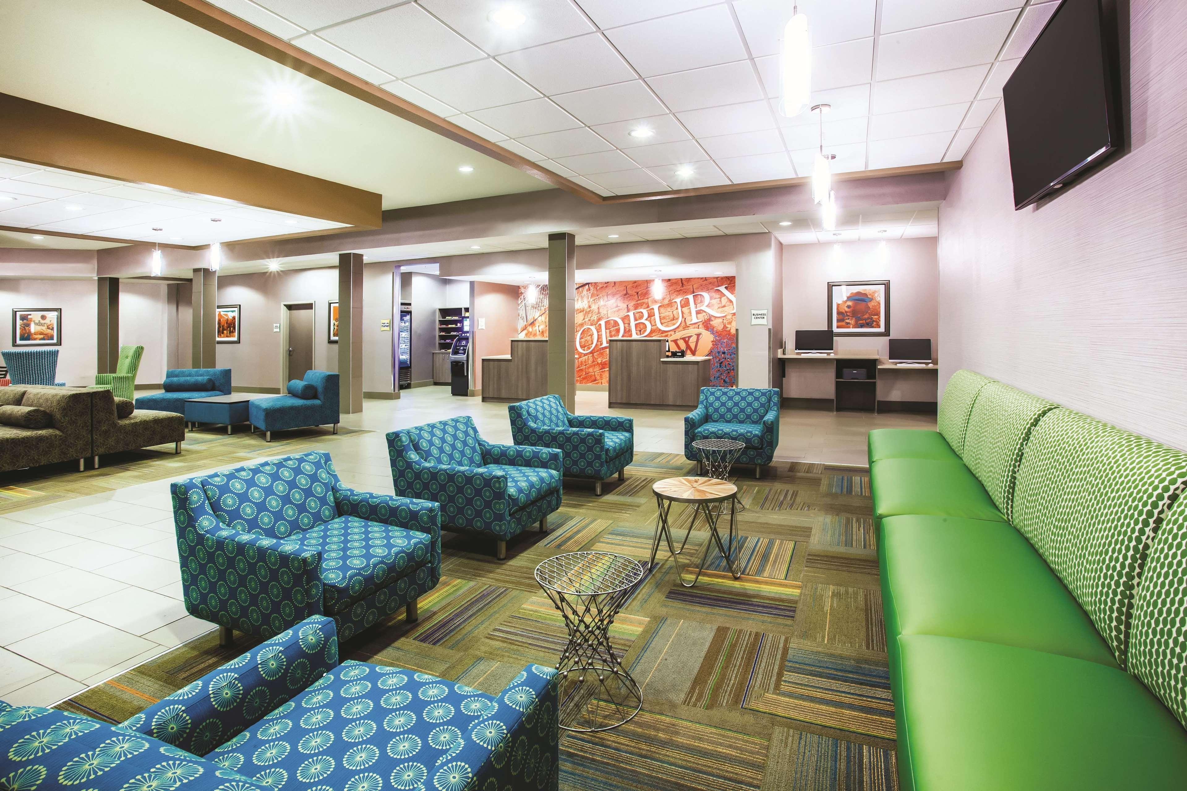 La Quinta By Wyndham St. Paul-Woodbury Hotel Ngoại thất bức ảnh